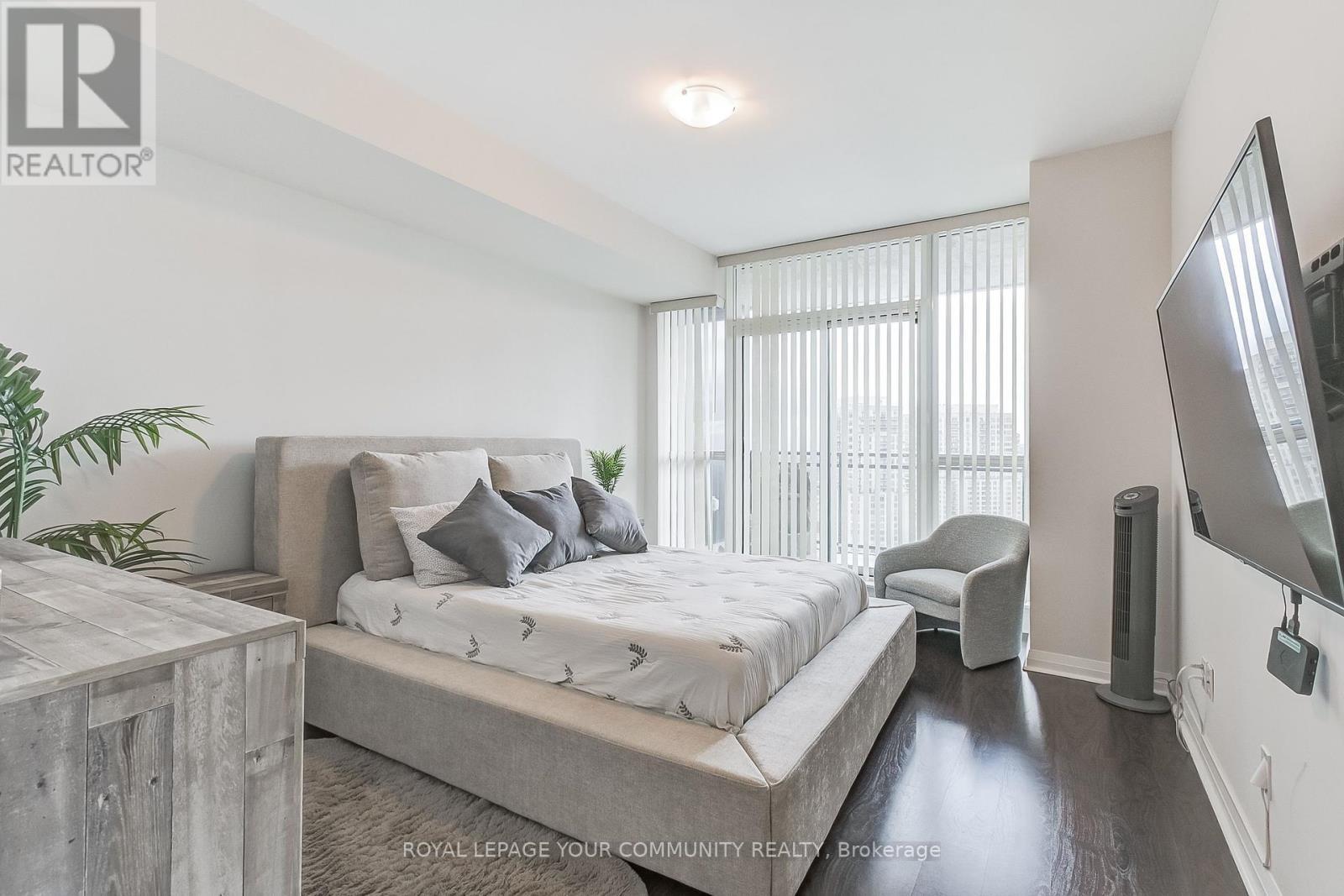 












2702 - 75 EGLINTON AVENUE W

,
Mississauga,




Ontario
L5R0E5

