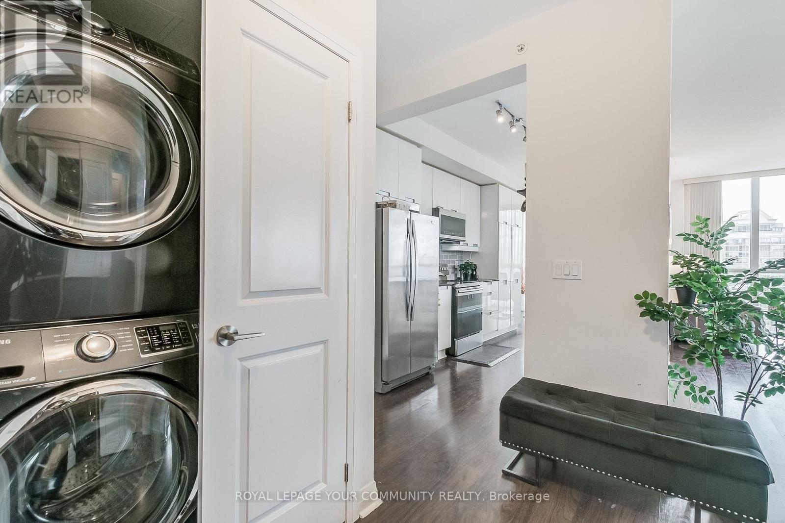 












2702 - 75 EGLINTON AVENUE W

,
Mississauga,




Ontario
L5R0E5

