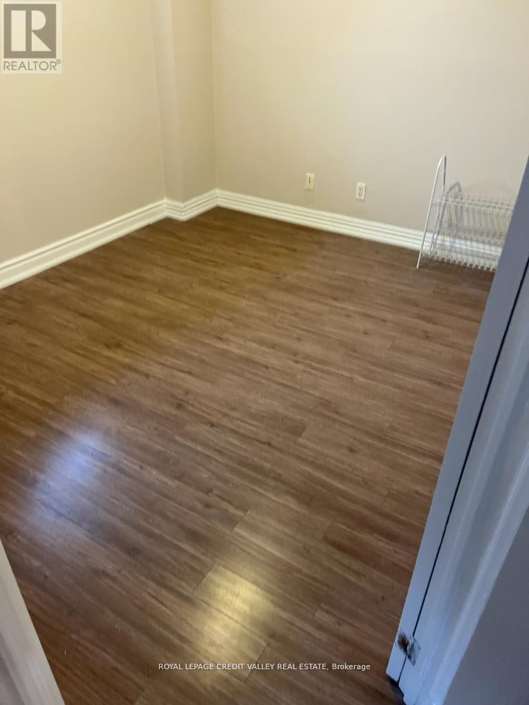 












72 STARHILL CRESCENT

,
Brampton,




Ontario
L6R2W1

