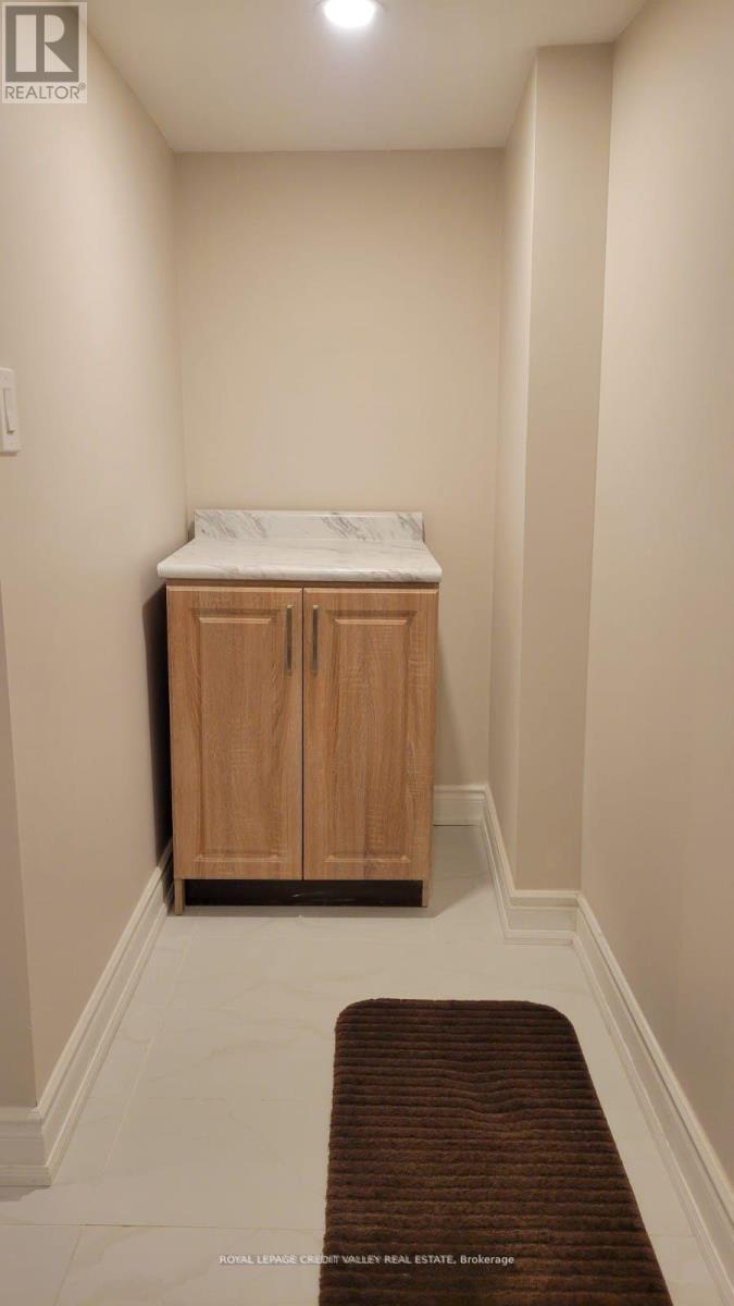 












72 STARHILL CRESCENT

,
Brampton,




Ontario
L6R2W1

