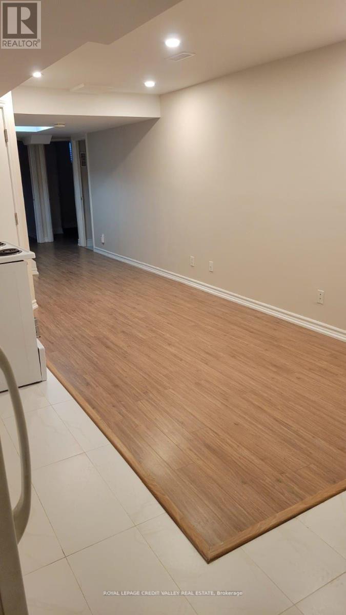 












72 STARHILL CRESCENT

,
Brampton,




Ontario
L6R2W1

