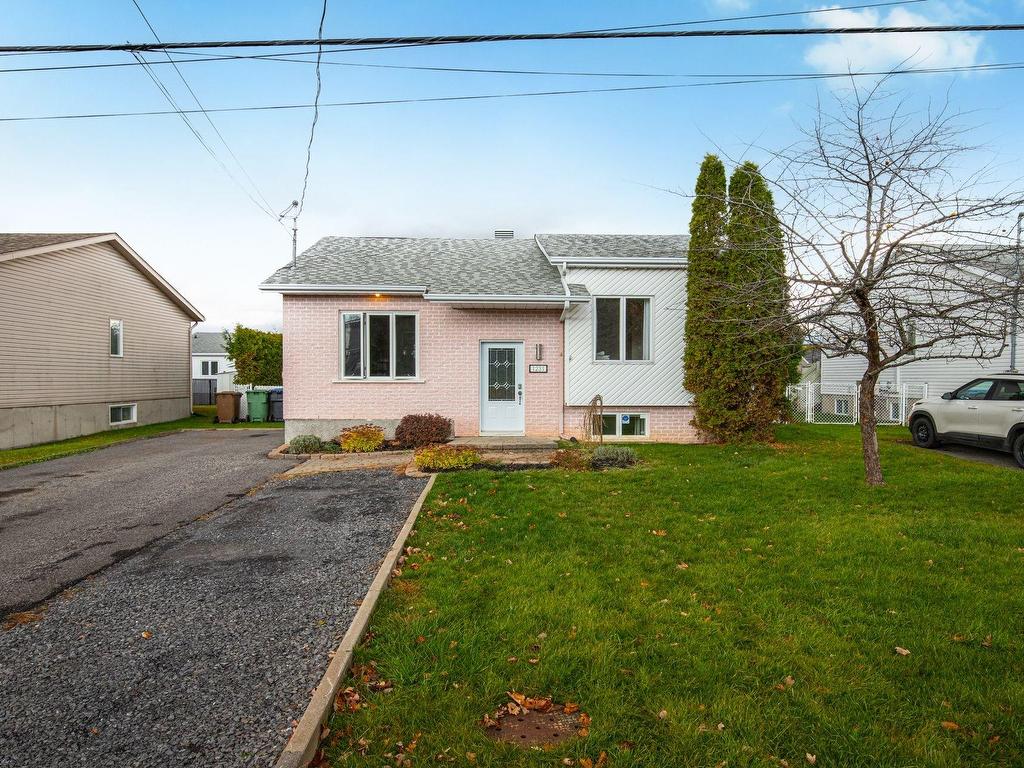 









1231


Rue St-Charles

,
Saint-Alexandre,




QC
J0J1S0

