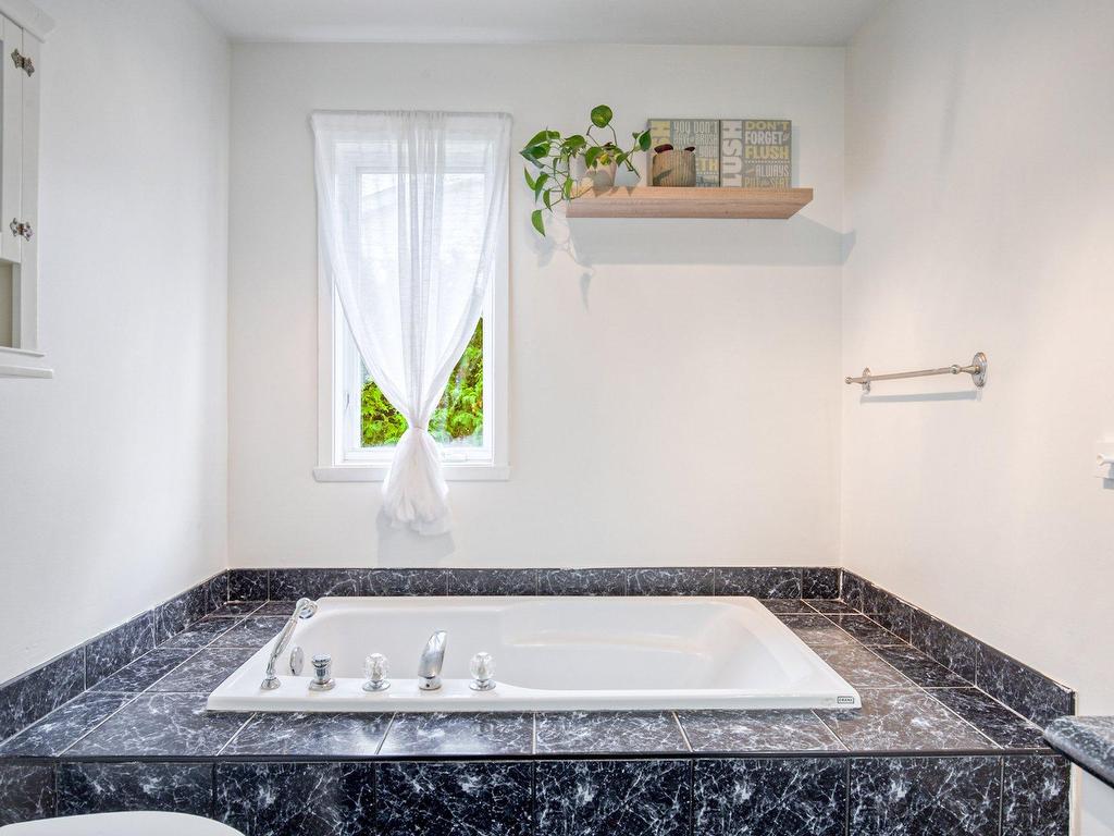 









1231


Rue St-Charles

,
Saint-Alexandre,




QC
J0J1S0

