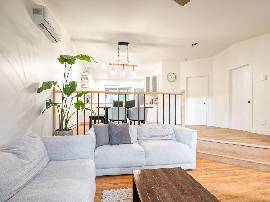 









1231


Rue St-Charles

,
Saint-Alexandre,




QC
J0J1S0

