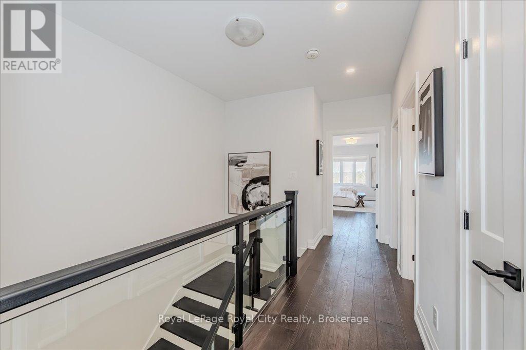 












10 MUSSEN STREET

,
Guelph (Victoria North),




Ontario
N1E0K3

