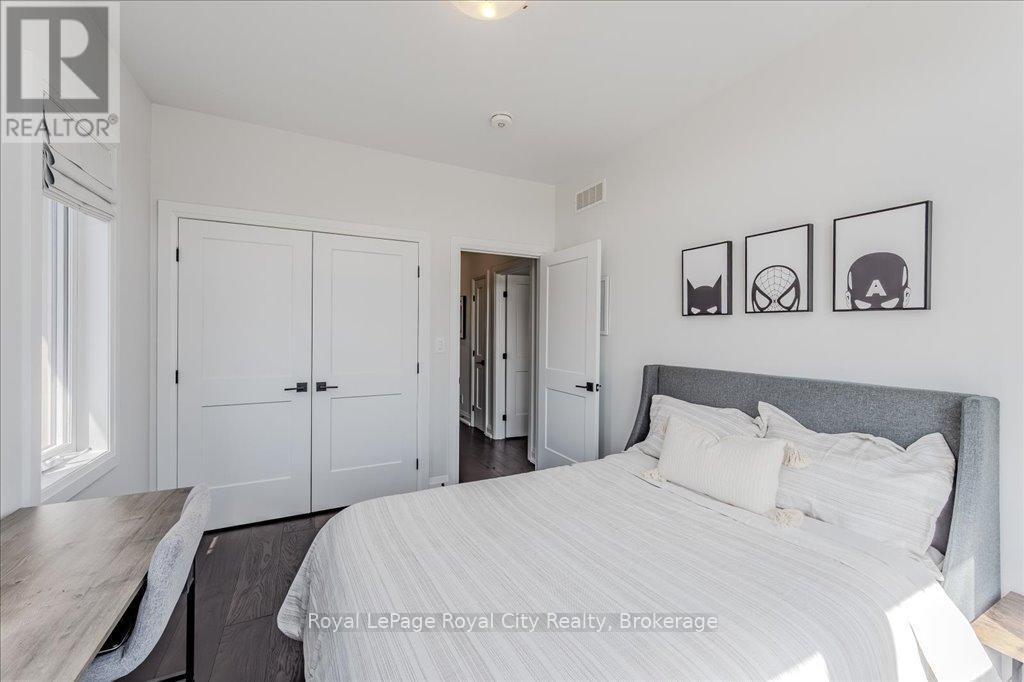 












10 MUSSEN STREET

,
Guelph (Victoria North),




Ontario
N1E0K3

