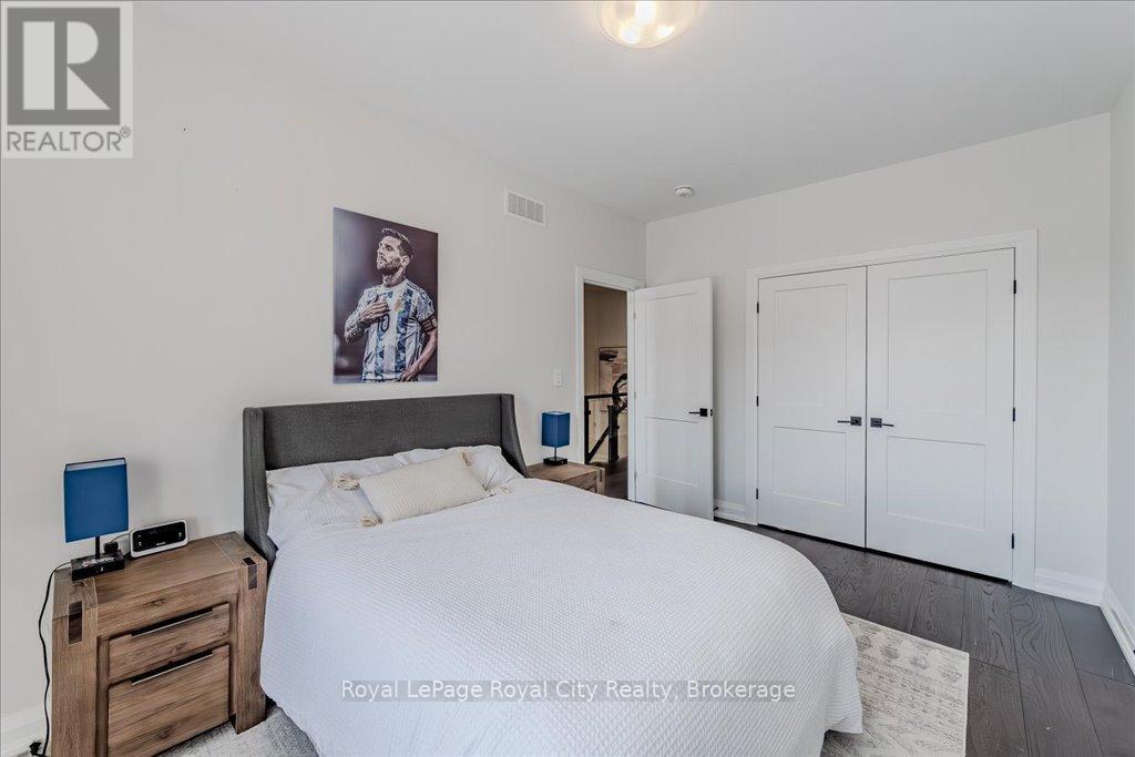 












10 MUSSEN STREET

,
Guelph (Victoria North),




Ontario
N1E0K3

