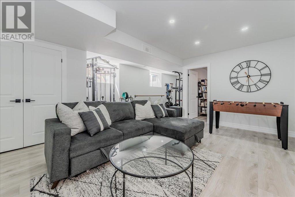 












10 MUSSEN STREET

,
Guelph (Victoria North),




Ontario
N1E0K3

