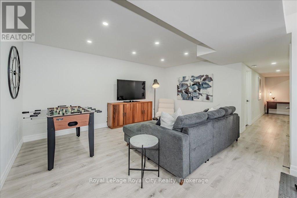 












10 MUSSEN STREET

,
Guelph (Victoria North),




Ontario
N1E0K3

