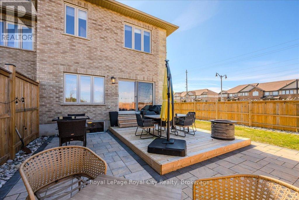 












10 MUSSEN STREET

,
Guelph (Victoria North),




Ontario
N1E0K3

