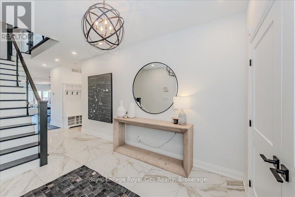 












10 MUSSEN STREET

,
Guelph (Victoria North),




Ontario
N1E0K3

