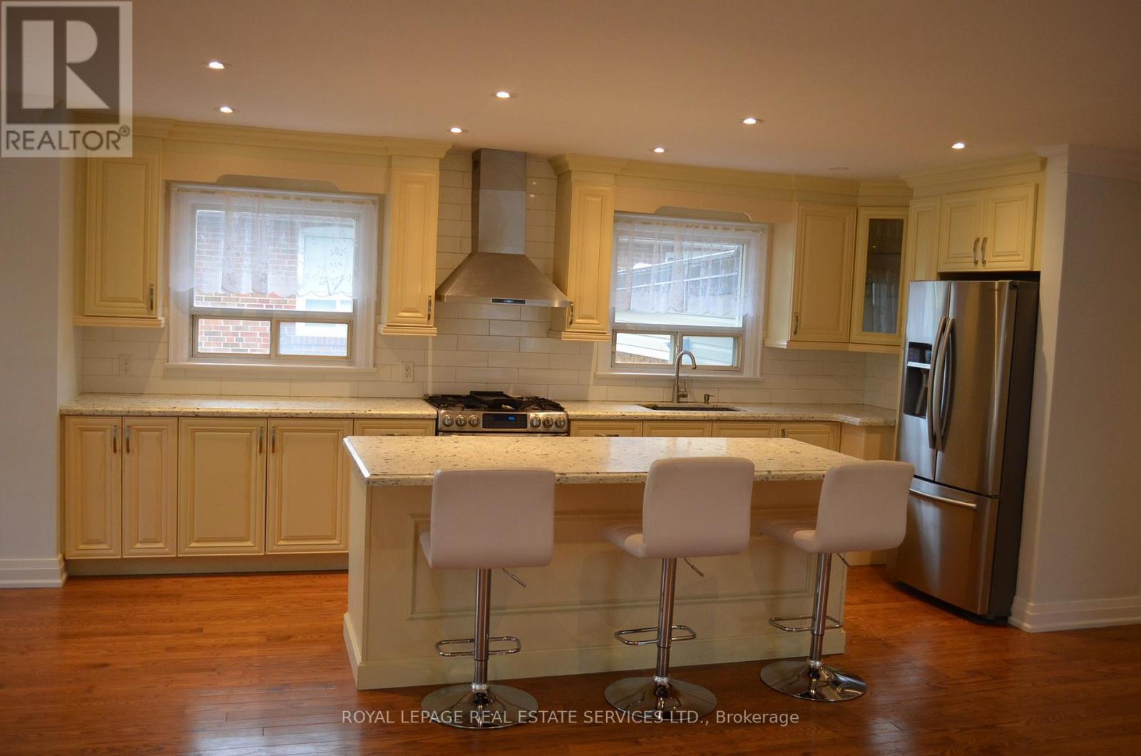 












UPPER - 1513 PHARMACY AVENUE

,
Toronto,




Ontario
M1R2J7

