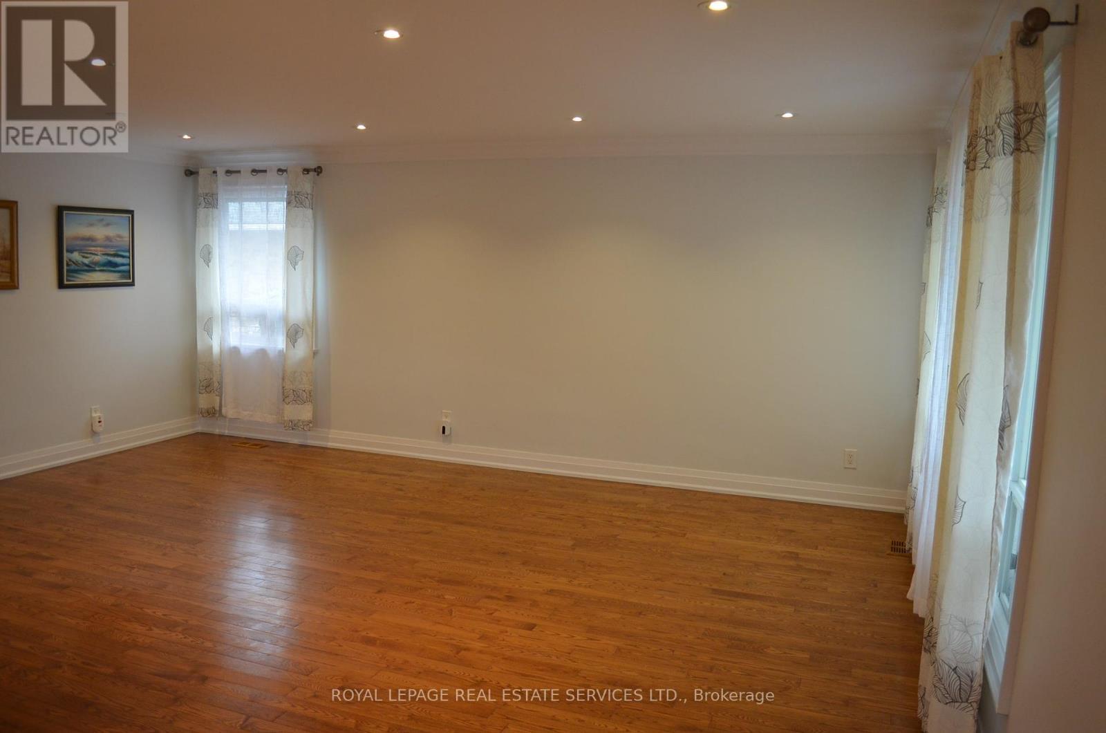 












UPPER - 1513 PHARMACY AVENUE

,
Toronto,




Ontario
M1R2J7

