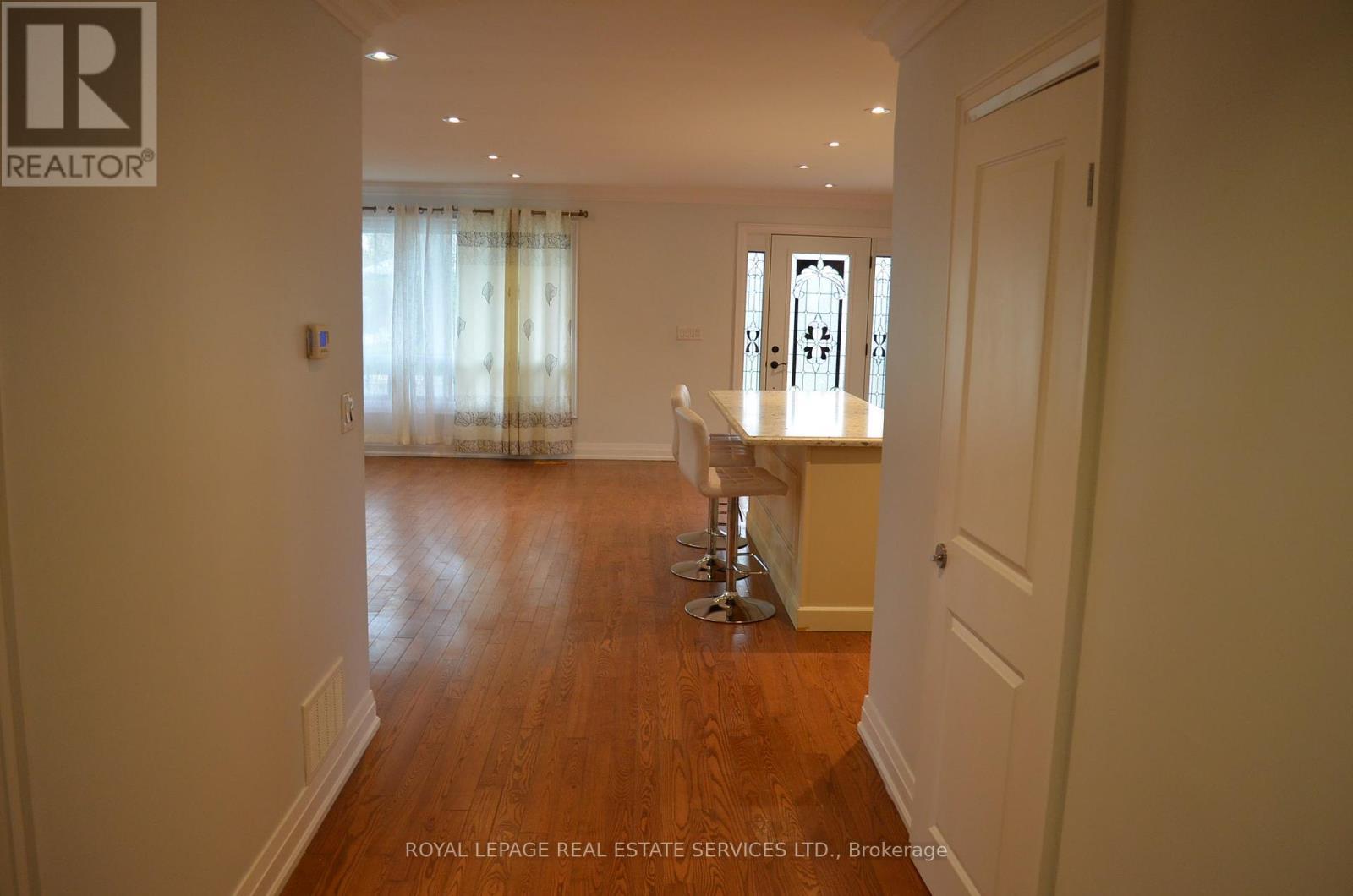 












UPPER - 1513 PHARMACY AVENUE

,
Toronto,




Ontario
M1R2J7

