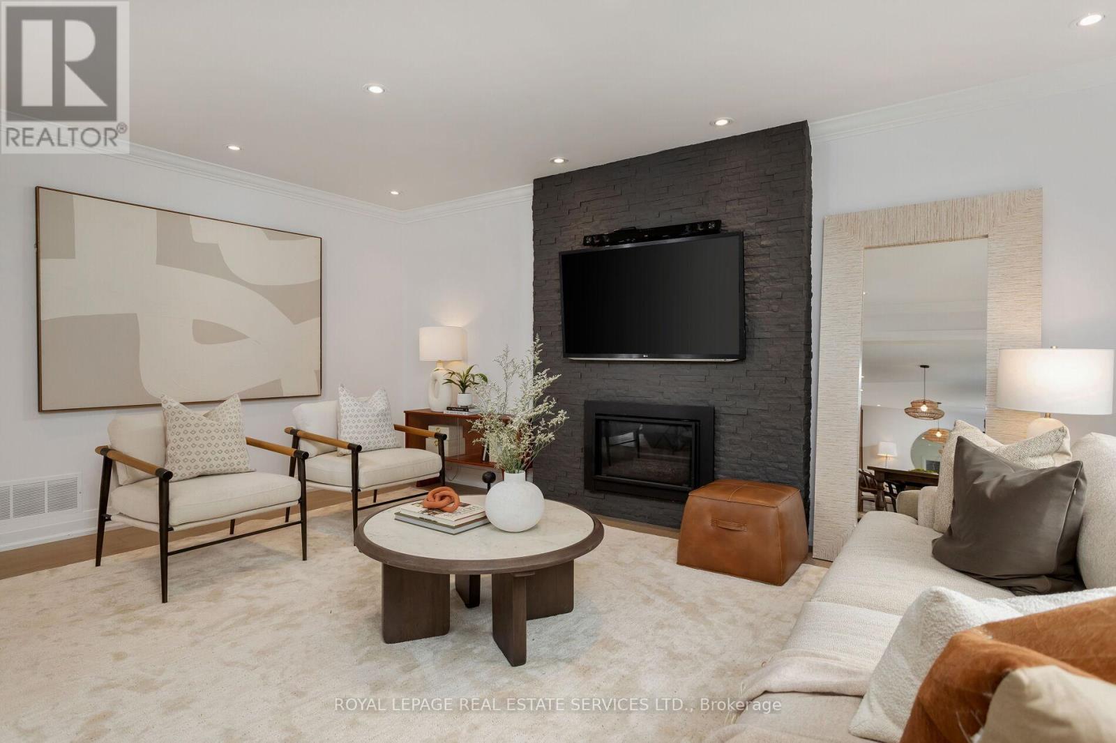 












1045 FAIR BIRCH DRIVE

,
Mississauga,




Ontario
L5H1M4

