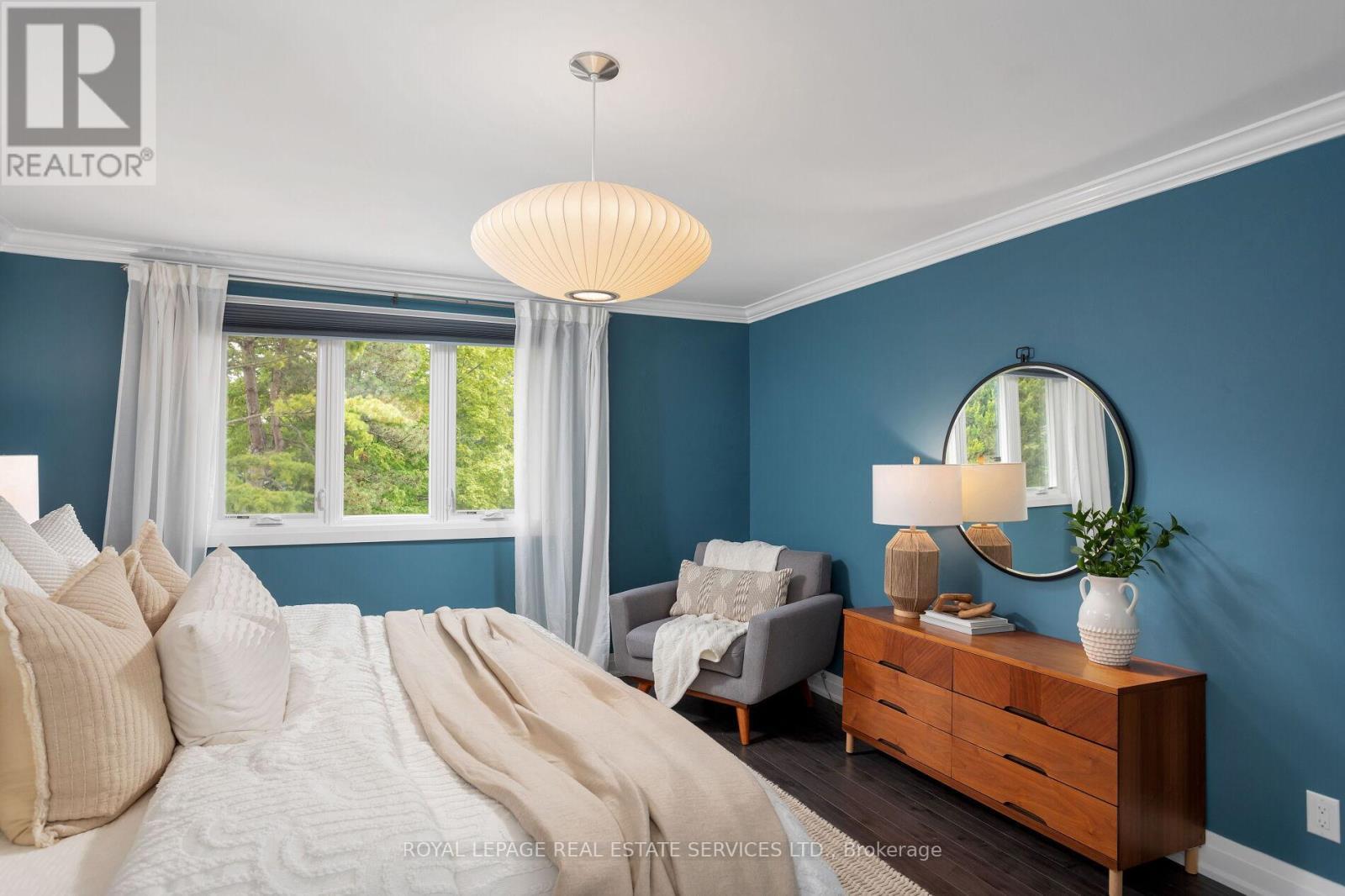 












1045 FAIR BIRCH DRIVE

,
Mississauga,




Ontario
L5H1M4

