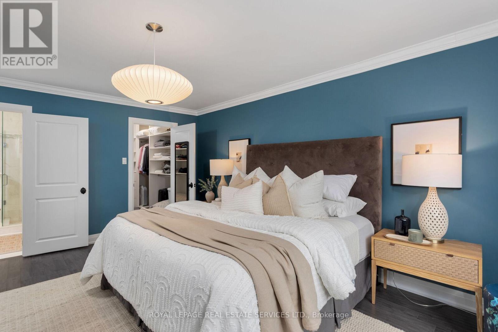 












1045 FAIR BIRCH DRIVE

,
Mississauga,




Ontario
L5H1M4

