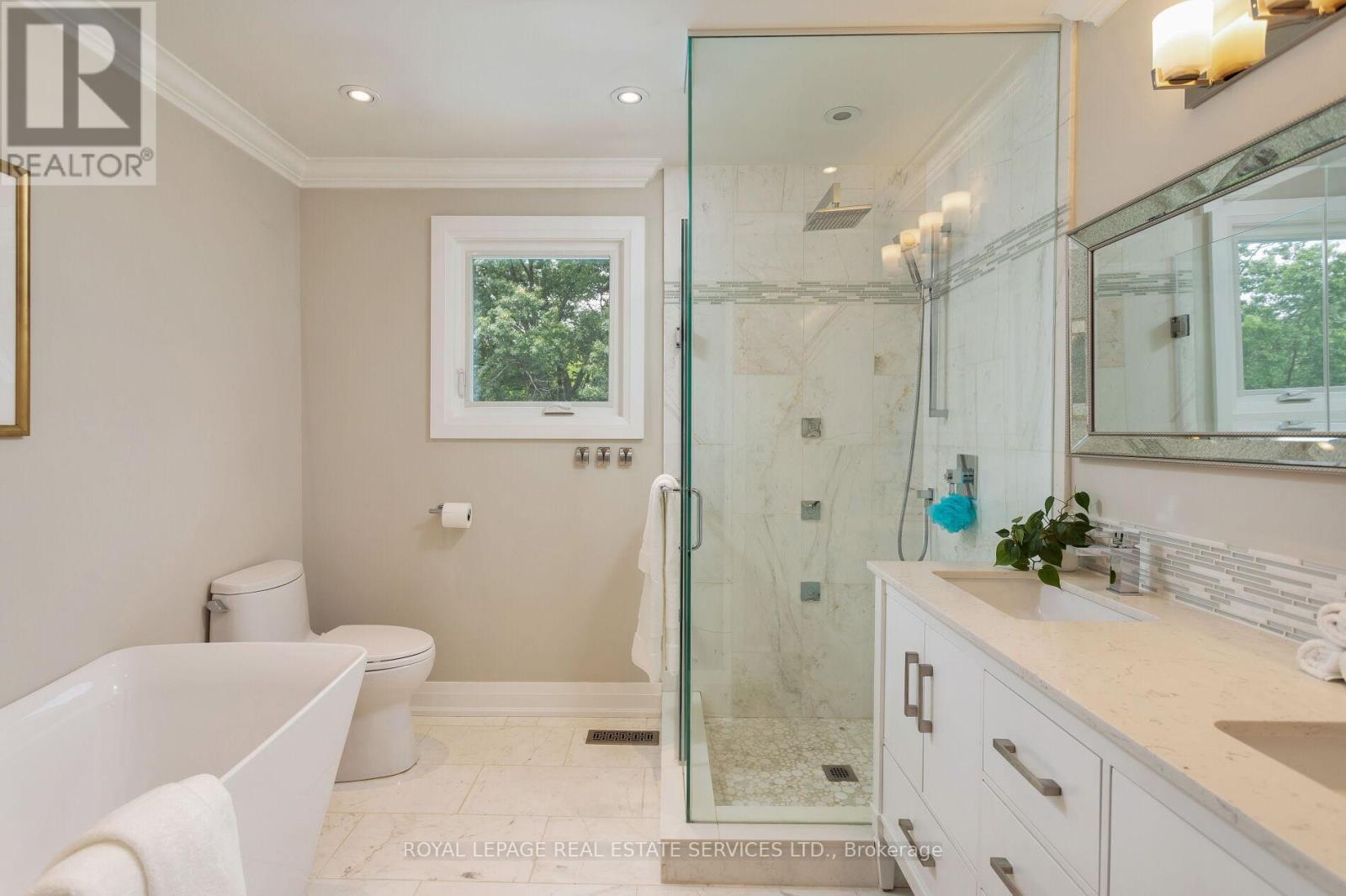 












1045 FAIR BIRCH DRIVE

,
Mississauga,




Ontario
L5H1M4

