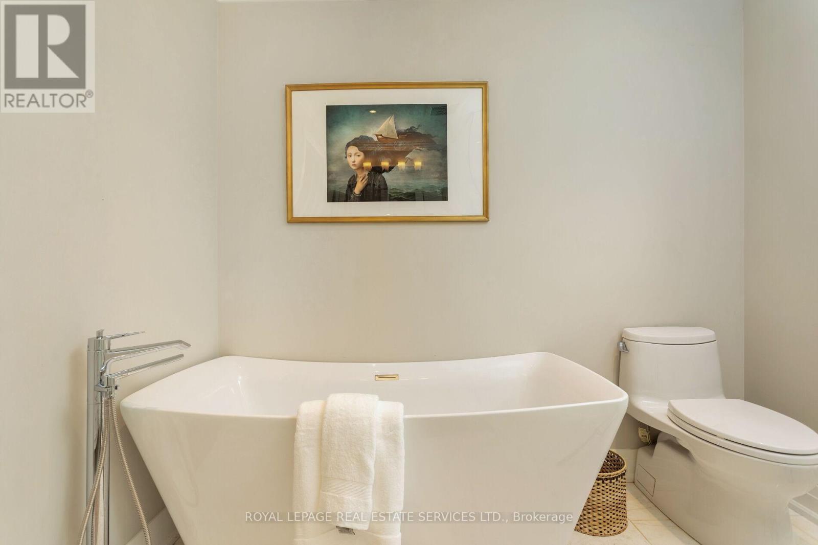 












1045 FAIR BIRCH DRIVE

,
Mississauga,




Ontario
L5H1M4

