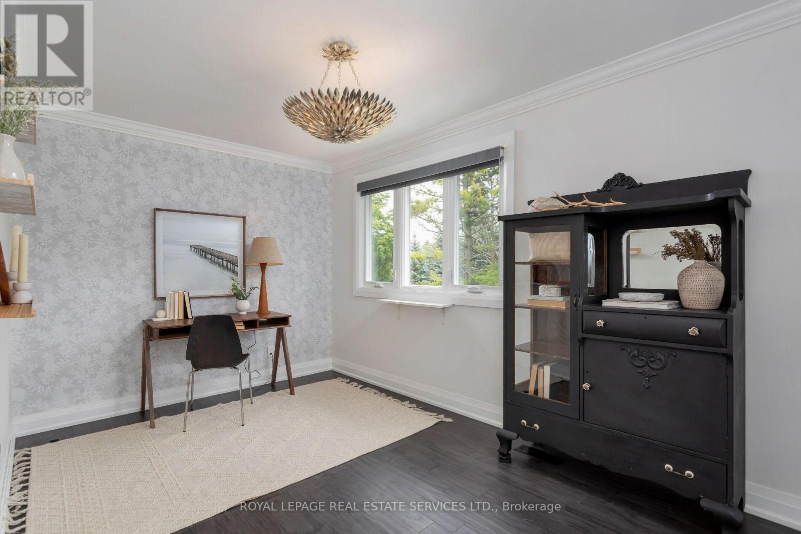 












1045 FAIR BIRCH DRIVE

,
Mississauga,




Ontario
L5H1M4

