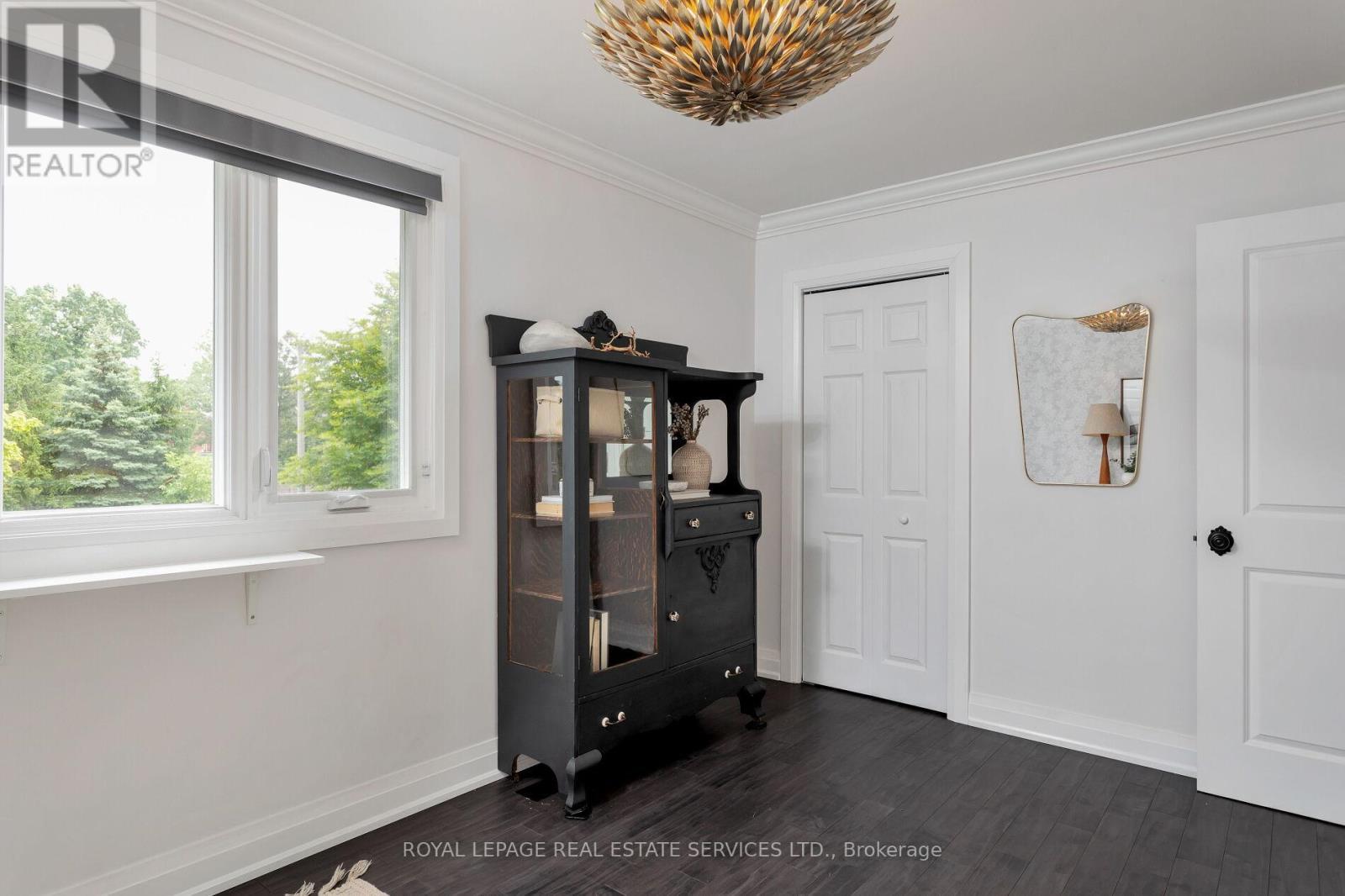 












1045 FAIR BIRCH DRIVE

,
Mississauga,




Ontario
L5H1M4

