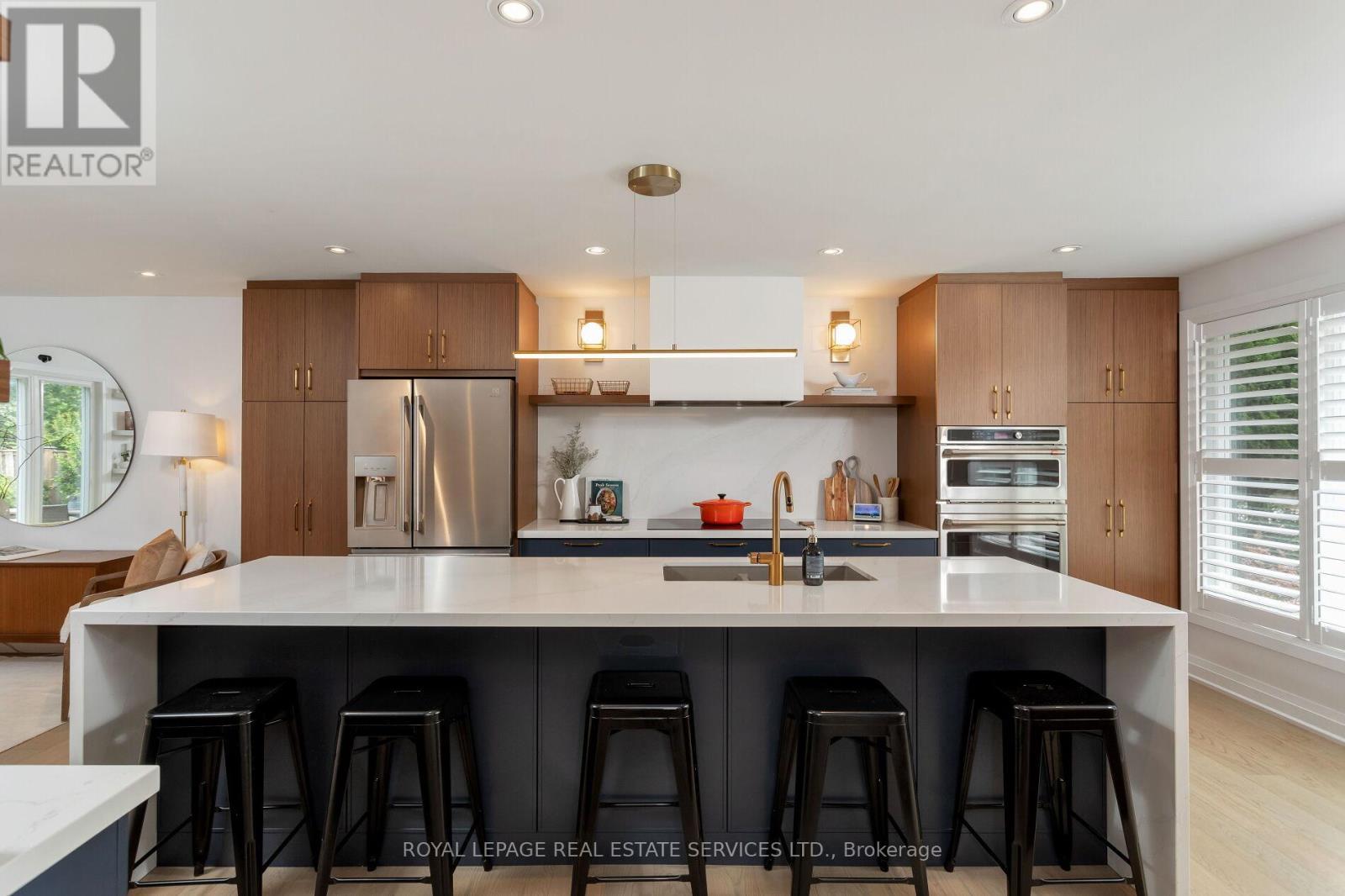 












1045 FAIR BIRCH DRIVE

,
Mississauga,




Ontario
L5H1M4


