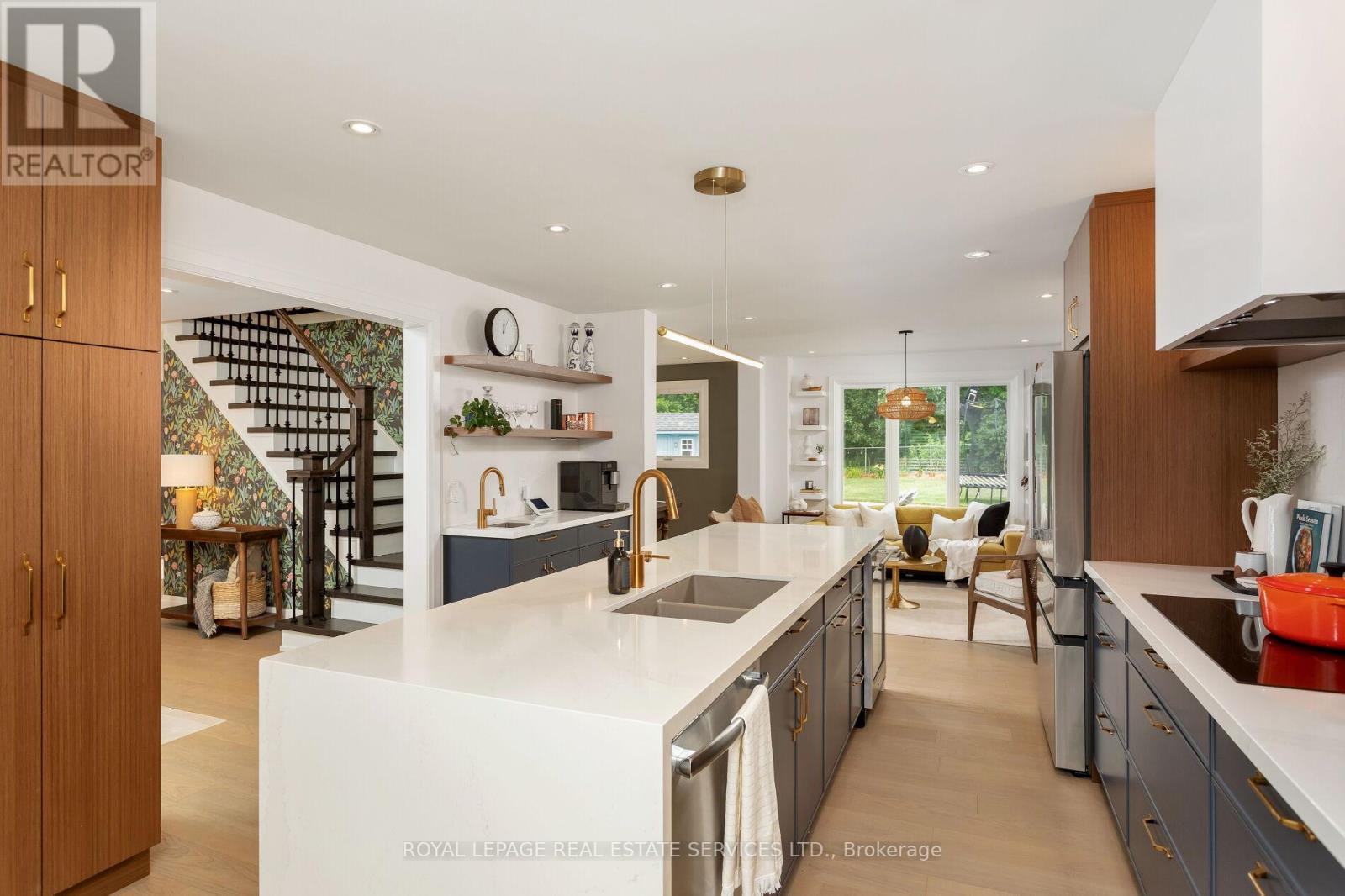 












1045 FAIR BIRCH DRIVE

,
Mississauga,




Ontario
L5H1M4

