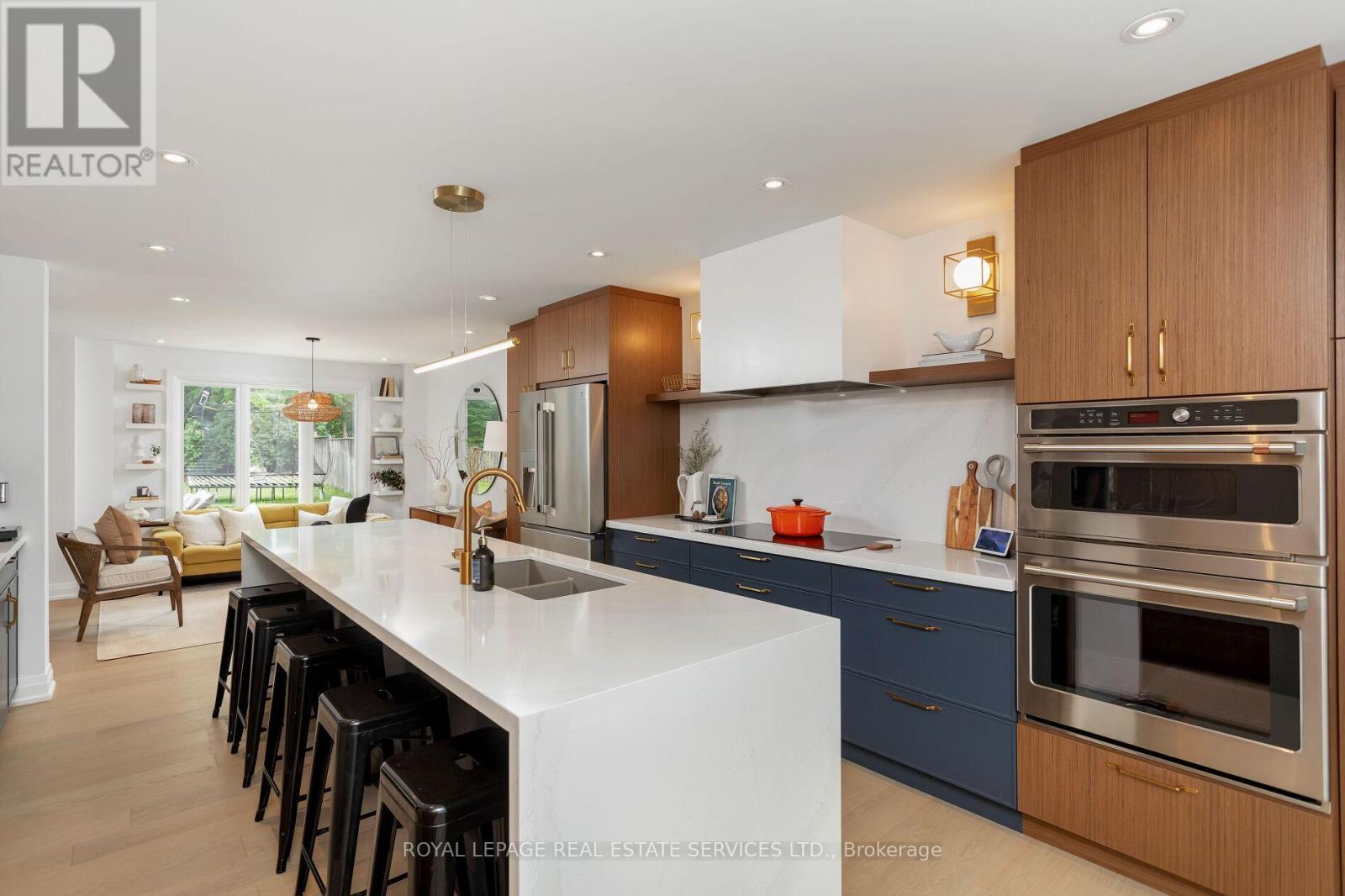 












1045 FAIR BIRCH DRIVE

,
Mississauga,




Ontario
L5H1M4

