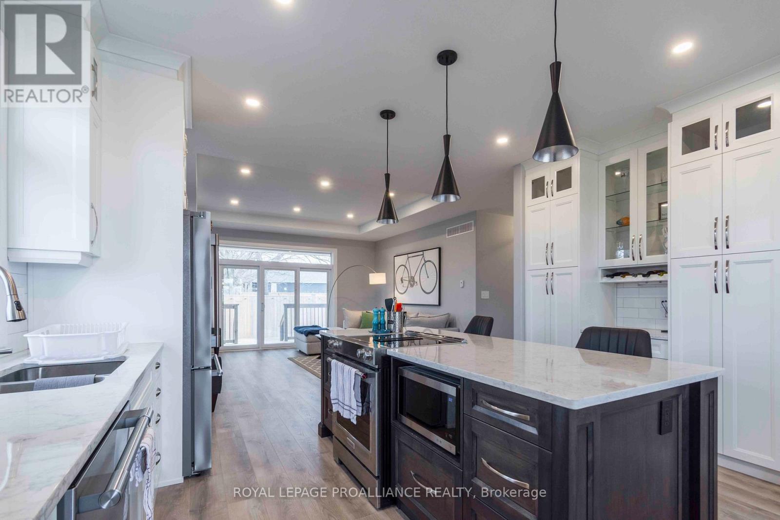 












51 SABRINA AVENUE

,
Quinte West (Murray Ward),




Ontario
K8V0J9

