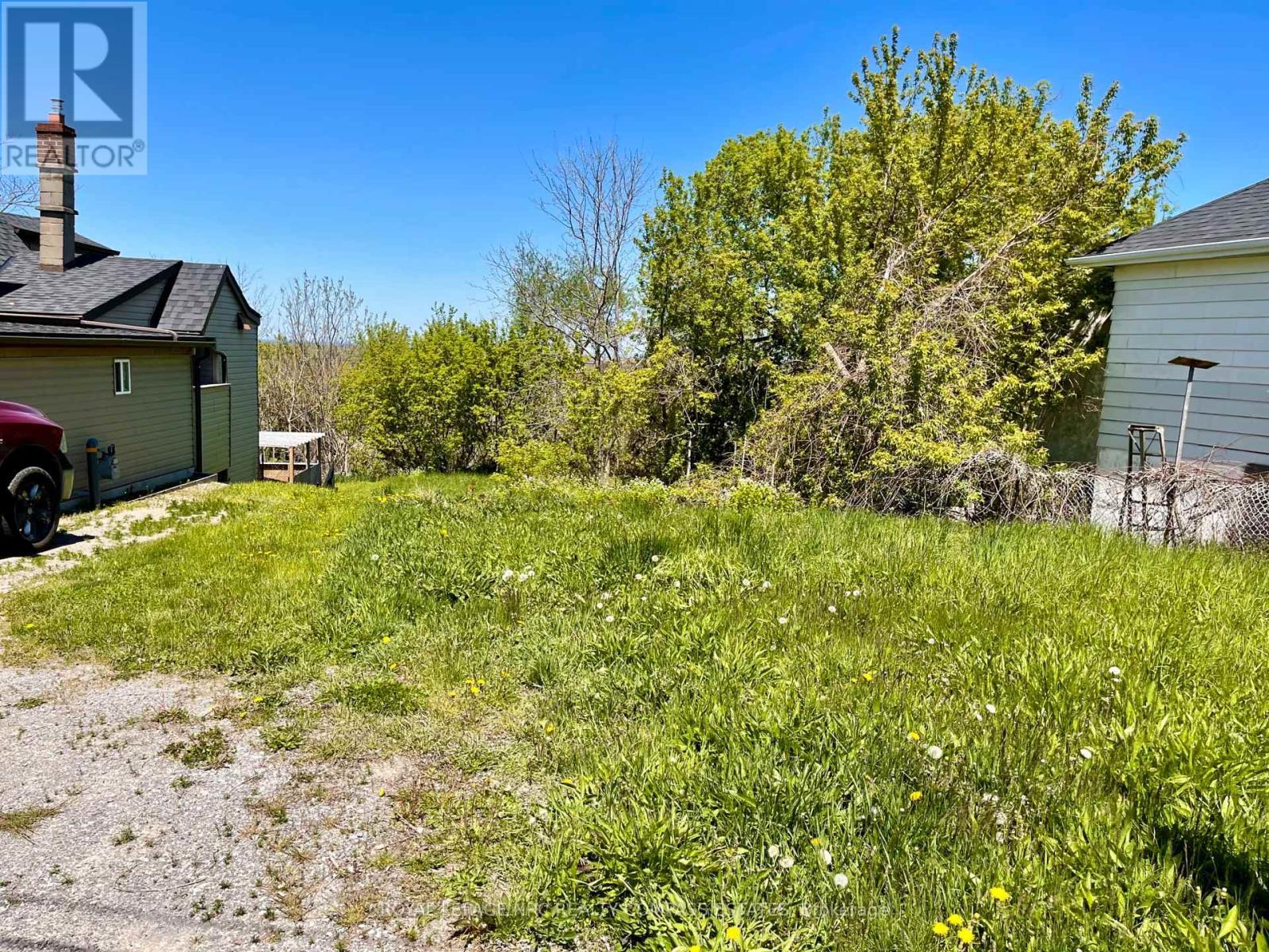












1 BALL AVENUE

,
St. Catharines (Burleigh Hill),







Ontario
L2T1B4

