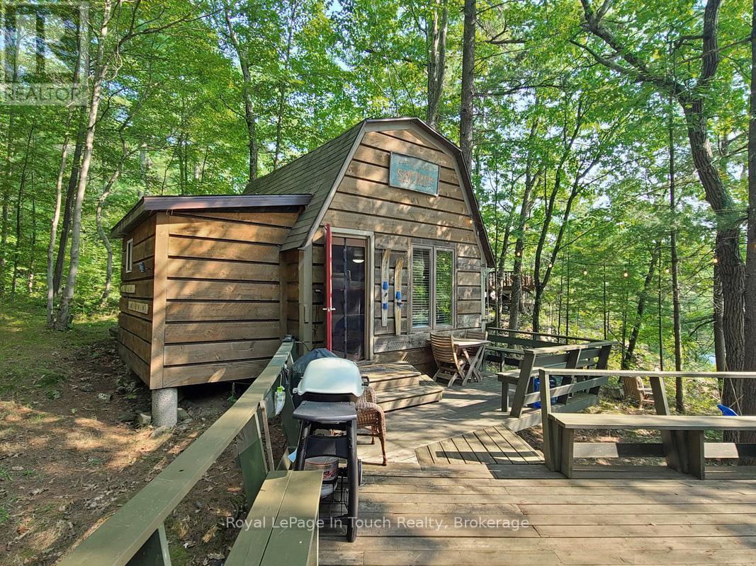 












21 SEVERN RIVER SR406 S

,
Muskoka Lakes (Wood (Muskoka Lakes)),




Ontario
L0K1E0

