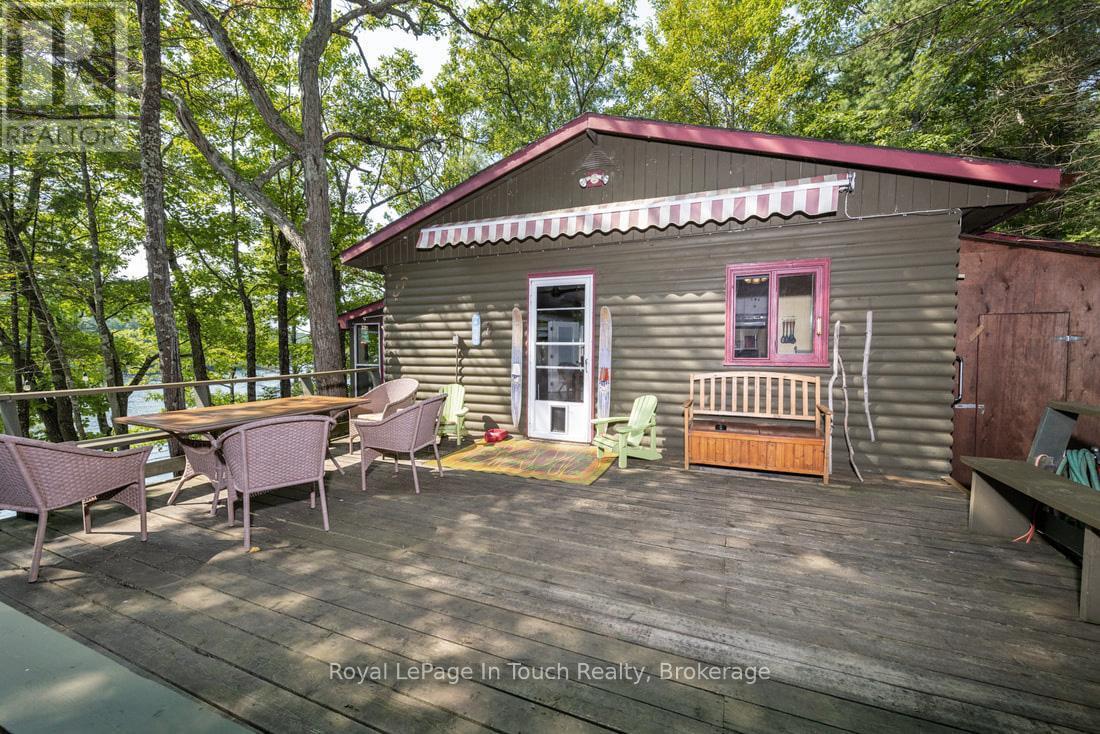 












21 SEVERN RIVER SR406 S

,
Muskoka Lakes (Wood (Muskoka Lakes)),




Ontario
L0K1E0

