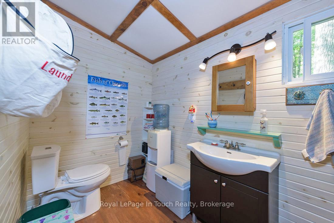 












21 SEVERN RIVER SR406 S

,
Muskoka Lakes (Wood (Muskoka Lakes)),




Ontario
L0K1E0

