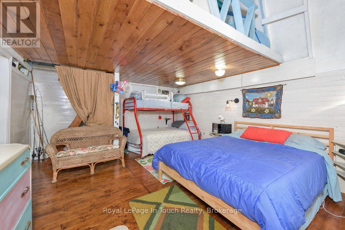 












21 SEVERN RIVER SR406 S

,
Muskoka Lakes (Wood (Muskoka Lakes)),




Ontario
L0K1E0

