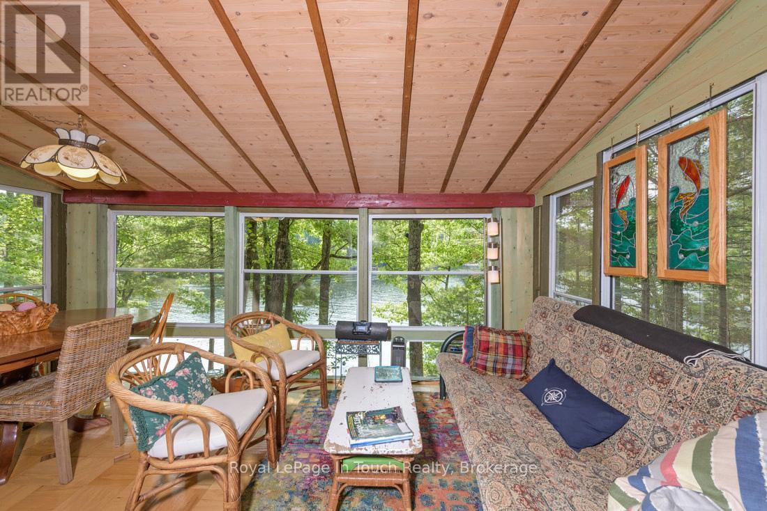 












21 SEVERN RIVER SR406 S

,
Muskoka Lakes (Wood (Muskoka Lakes)),




Ontario
L0K1E0

