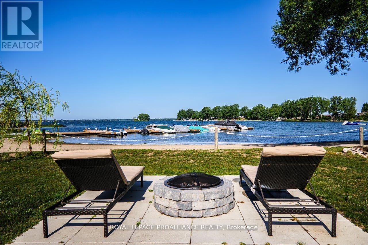 












486 CTY RD 18 - 3 BEACHVIEW LANE

,
Prince Edward County (Athol Ward),




Ontario
K0K1P0

