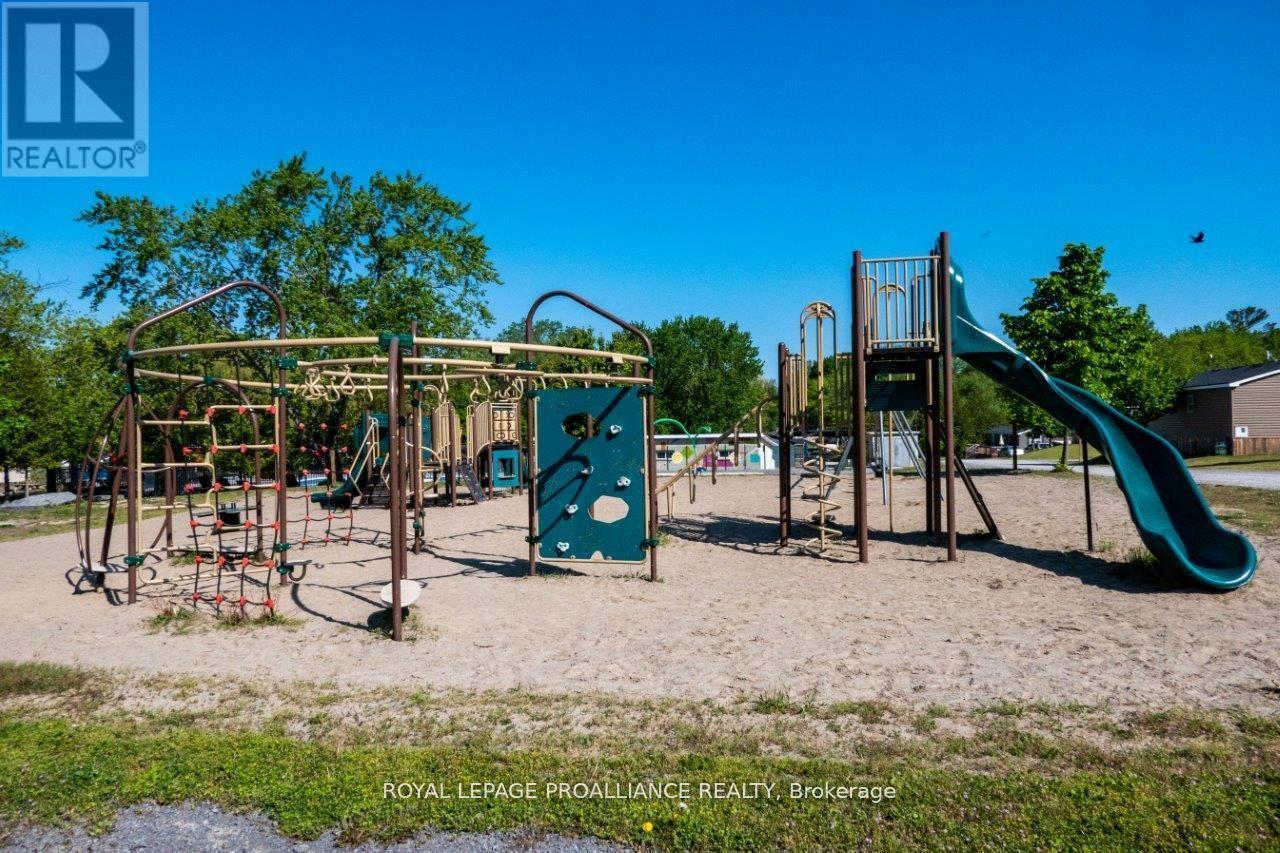 












486 CTY RD 18 - 3 BEACHVIEW LANE

,
Prince Edward County (Athol Ward),




Ontario
K0K1P0

