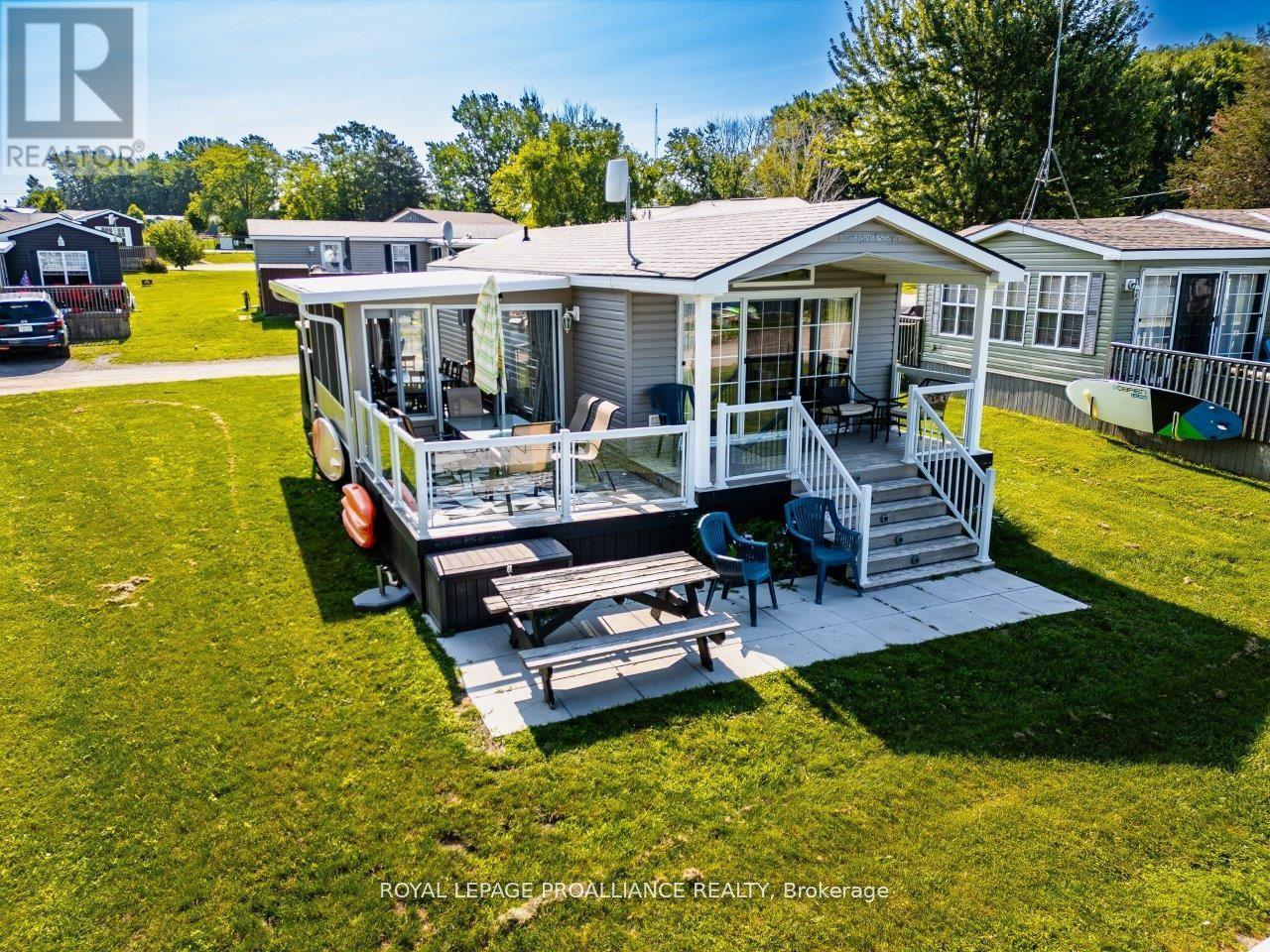 












486 CTY RD 18 - 3 BEACHVIEW LANE

,
Prince Edward County (Athol Ward),




Ontario
K0K1P0

