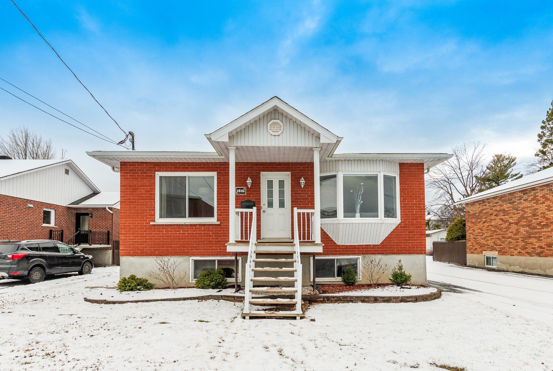 









1816


Rue Papineau

,
Longueuil (Le Vieux-Longueuil),




QC
J4K3L5

