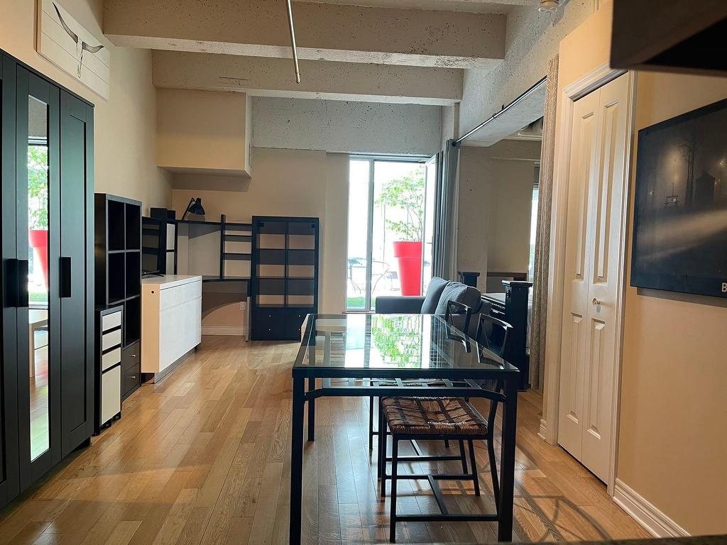 









1200


Rue St-Alexandre

, 119,
Montréal (Ville-Marie),




QC
H3B3H5

