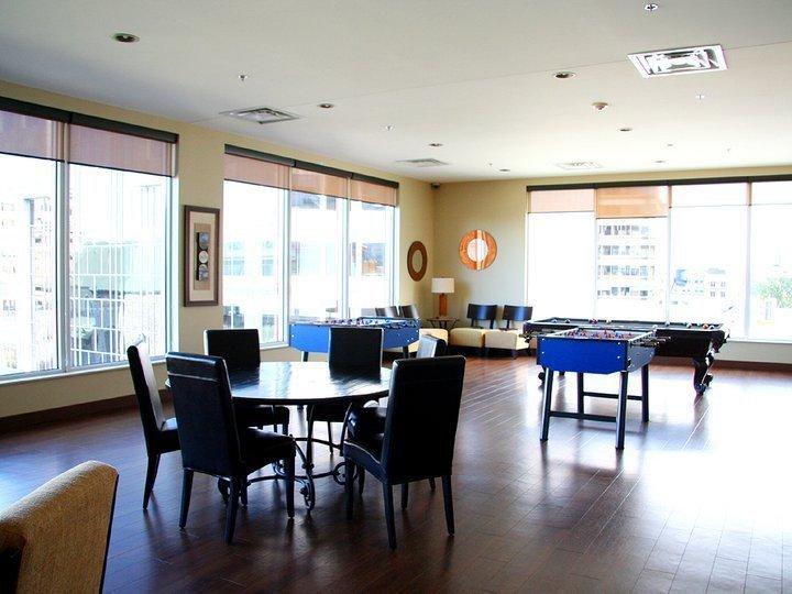 









1200


Rue St-Alexandre

, 119,
Montréal (Ville-Marie),




QC
H3B3H5

