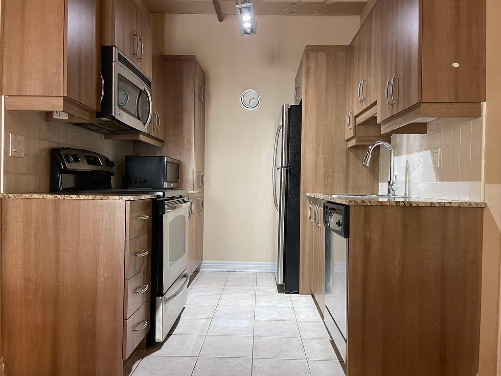 









1200


Rue St-Alexandre

, 119,
Montréal (Ville-Marie),




QC
H3B3H5

