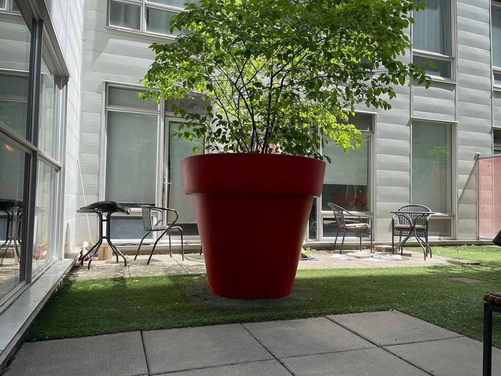 









1200


Rue St-Alexandre

, 119,
Montréal (Ville-Marie),




QC
H3B3H5

