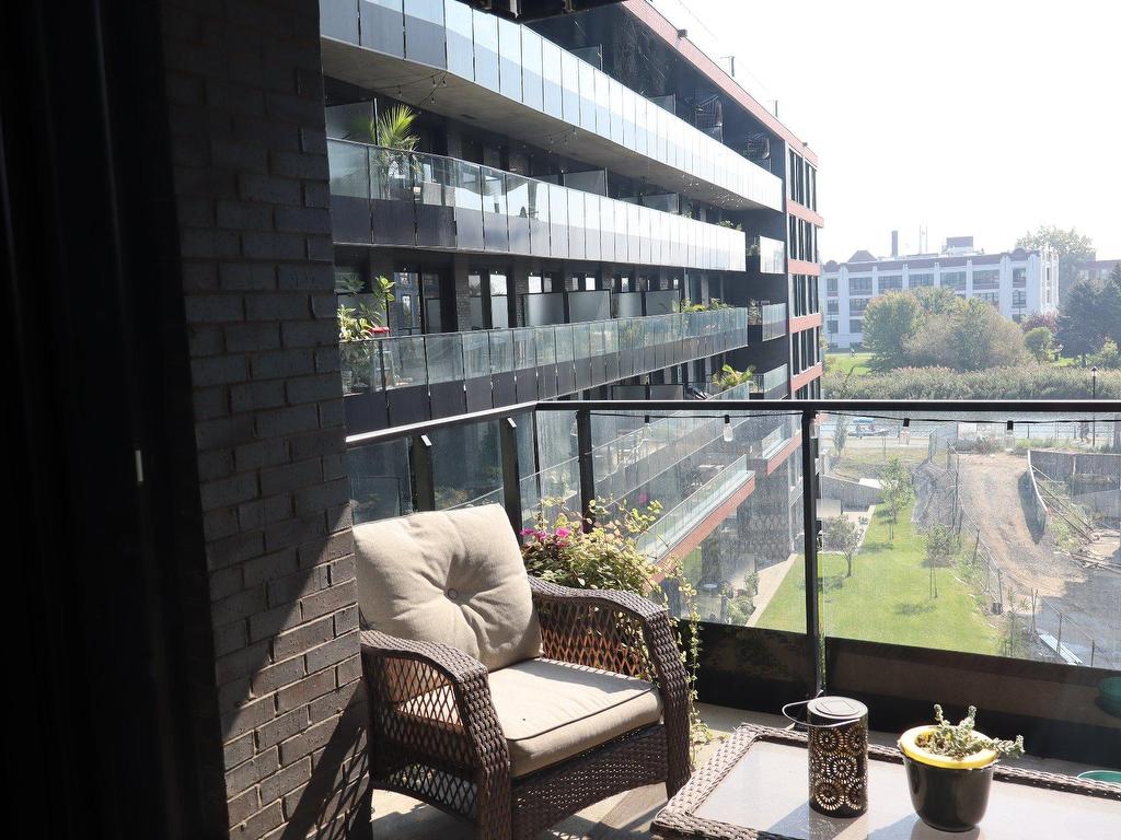 









42


Rue du Square-Sir-George-Étienne-Cartier

, 426,
Le Sud-Ouest (Montréal),




QC
H4C0C6

