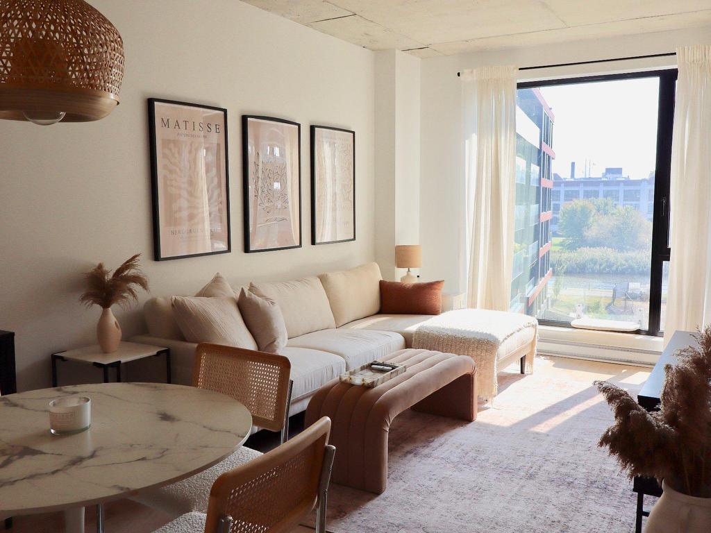 









42


Rue du Square-Sir-George-Étienne-Cartier

, 426,
Le Sud-Ouest (Montréal),




QC
H4C0C6

