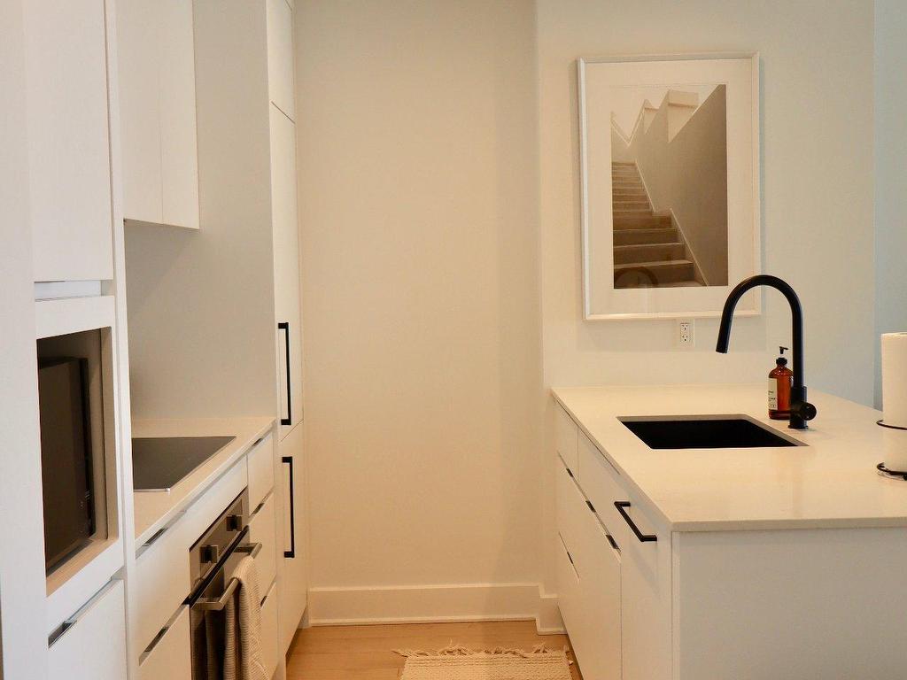 









42


Rue du Square-Sir-George-Étienne-Cartier

, 426,
Le Sud-Ouest (Montréal),




QC
H4C0C6

