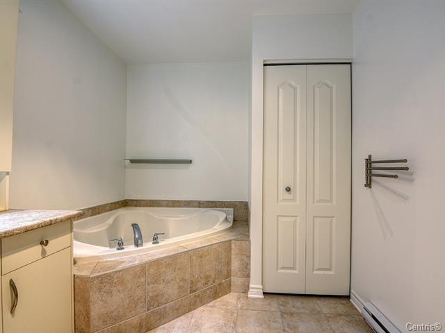 









1180


Rue Émile-Bouchard

, 302,
Vaudreuil-Dorion,




QC
J7V0B6

