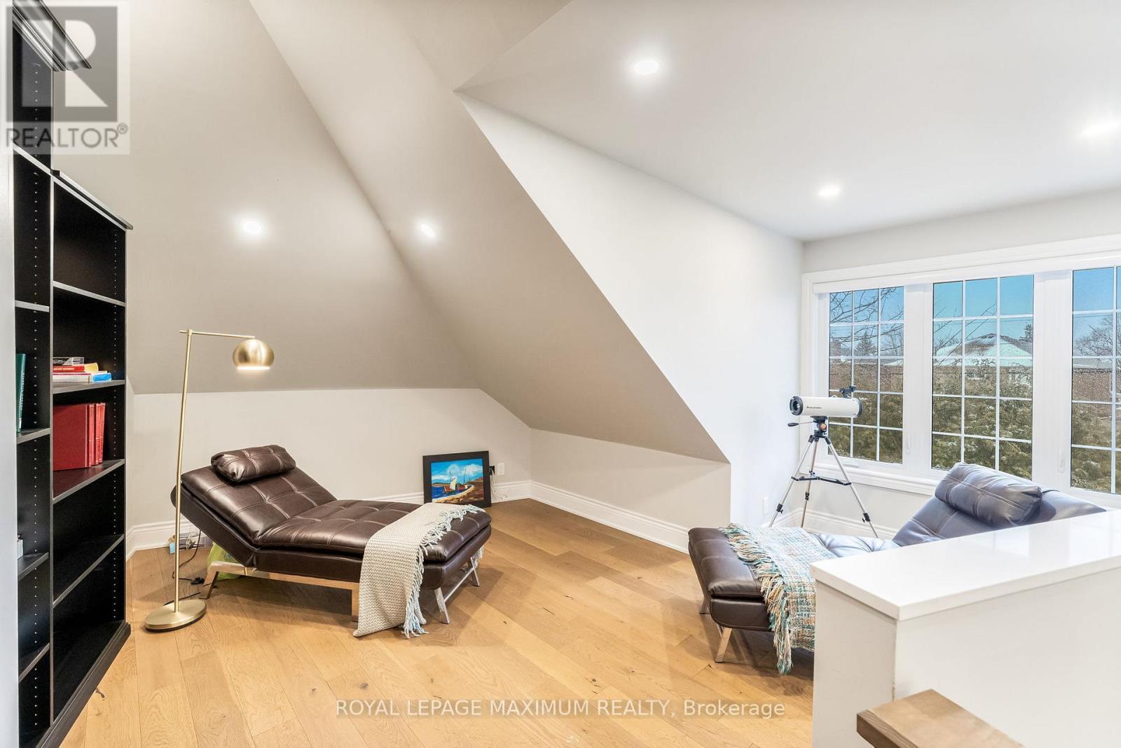 












14 PINE GROVE ROAD

,
Vaughan,




Ontario
L4L2X1

