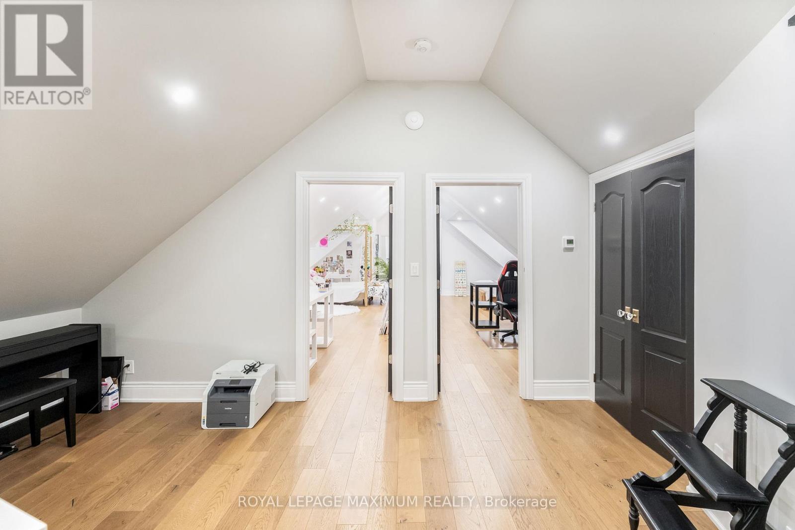 












14 PINE GROVE ROAD

,
Vaughan,




Ontario
L4L2X1

