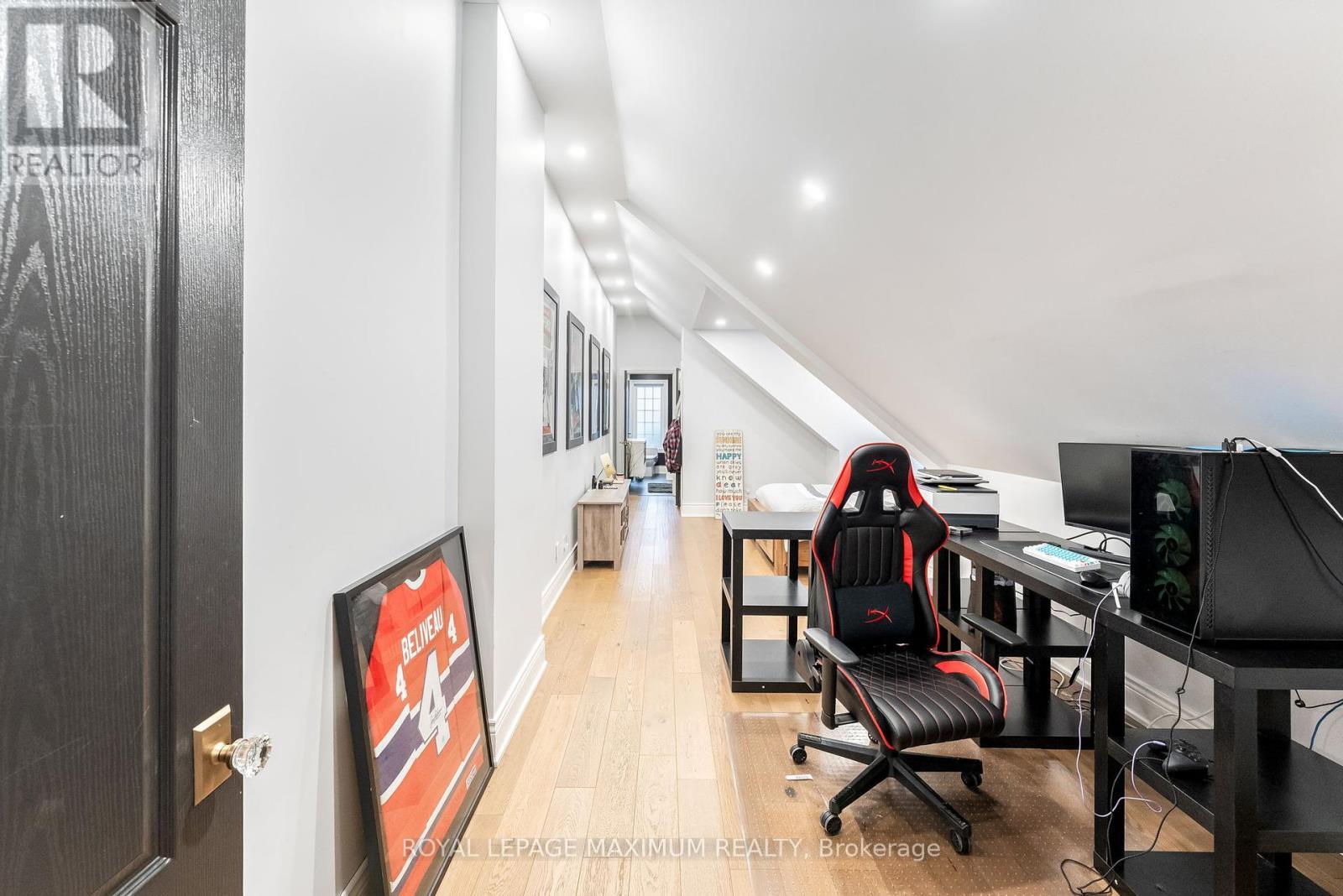 












14 PINE GROVE ROAD

,
Vaughan,




Ontario
L4L2X1

